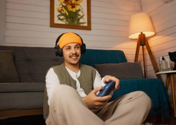 The Xbox Wireless Headset receives microphone and battery life upgrades