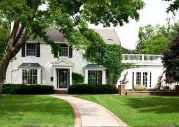 What Are Colonial-Revival Style Homes?