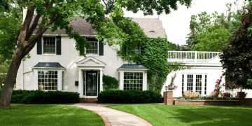 What Are Colonial-Revival Style Homes?